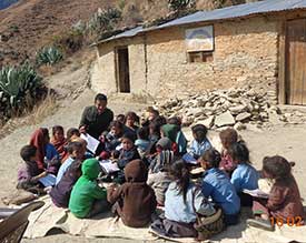 Schulkinder in Westnepal